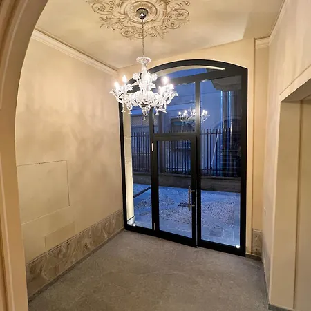 Luca's Luxury Flat In Palazzo Diaz-private Parking-fee * Como