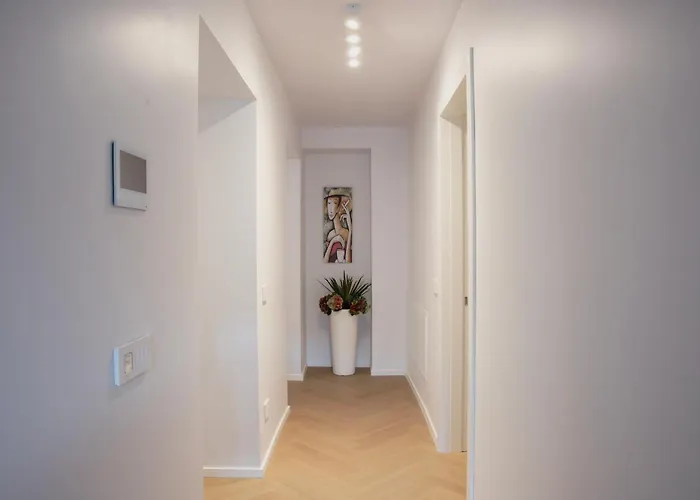 Luca's Luxury Flat In Palazzo Diaz-private Parking-fee Apartmán Como