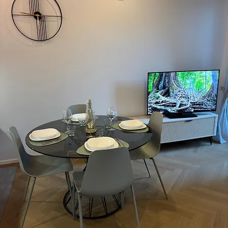 Luca's Luxury Flat In Palazzo Diaz-private Parking 10 Min Walk-fee Lejlighed