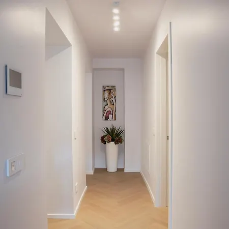 Luca's Luxury Flat In Palazzo Diaz-private Parking 10 Min Walk-fee Lejlighed Como