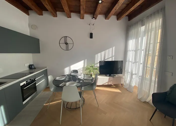 Apartment Luca's Luxury Flat In Palazzo Diaz-private Parking-fee *