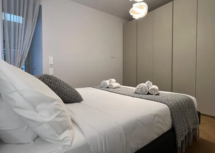 Luca's Luxury Flat In Palazzo Diaz-private Parking-fee * Como