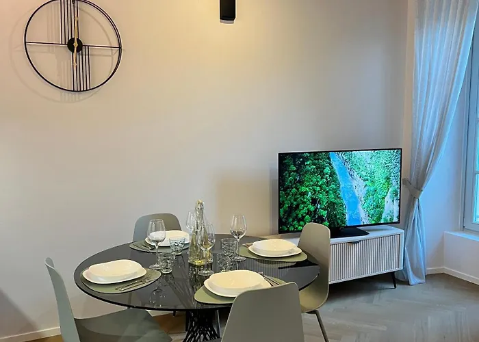 Luca's Luxury Flat In Palazzo Diaz-private Parking-fee