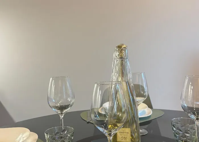 Luca's Luxury Flat In Palazzo Diaz-private Parking-fee شقة *