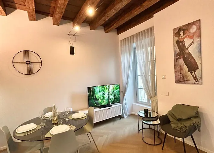 Luca's Luxury Flat In Palazzo Diaz-private Parking-fee