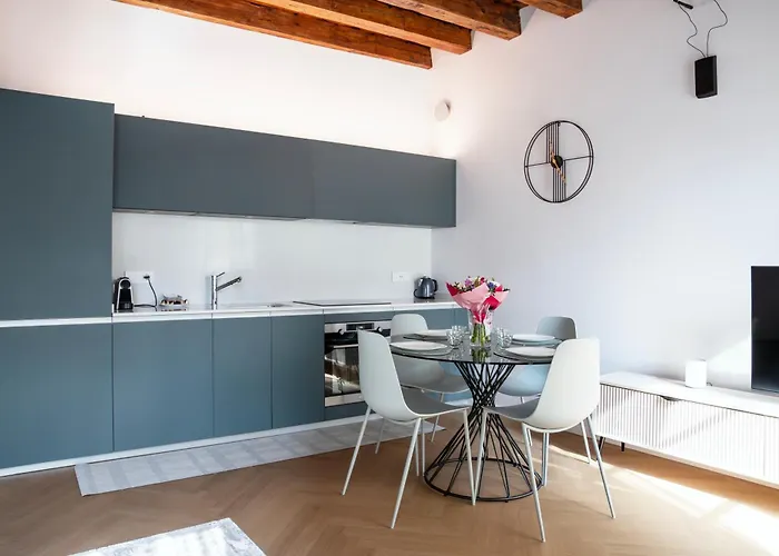 Luca's Luxury Flat In Palazzo Diaz-private Parking-fee * كومو