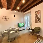 Luca's Luxury Flat In Palazzo Diaz-private Parking 10 Min Walk-fee