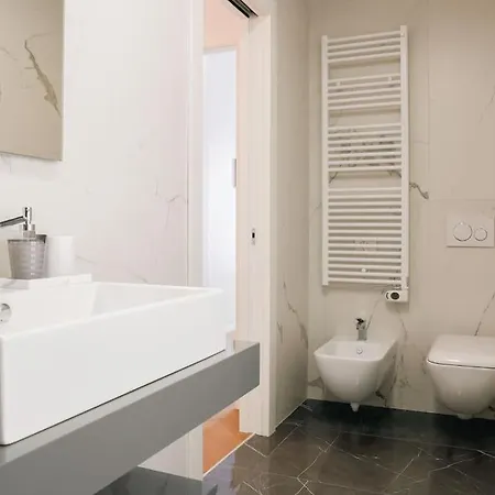 Luca's Luxury Flat In Palazzo Diaz-private Parking 10 Min Walk-fee * كومو