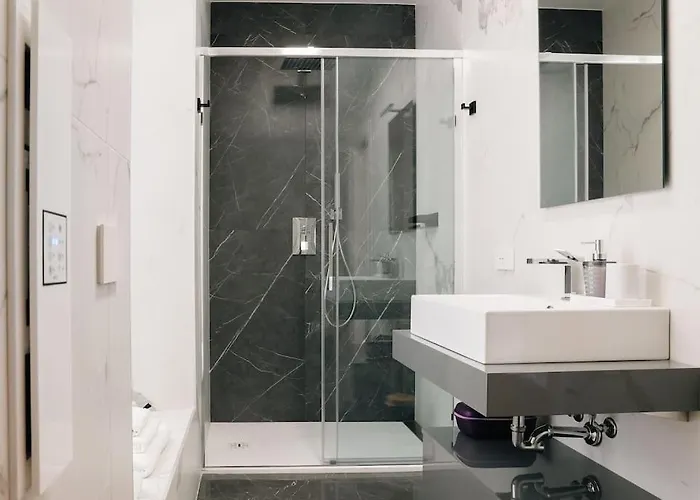 Luca's Luxury Flat In Palazzo Diaz-private Parking-fee * Como