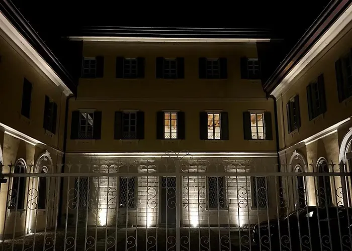 Luca's Luxury Flat In Palazzo Diaz-private Parking-fee Apartamento Como