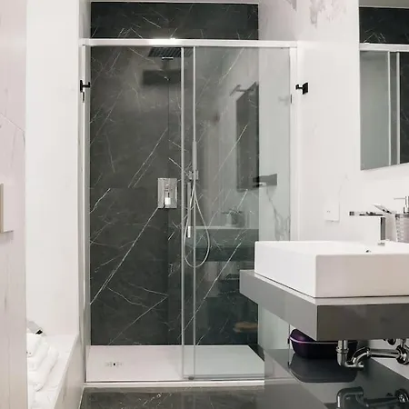 Luca's Luxury Flat In Palazzo Diaz - Center * Côme