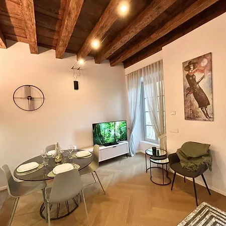 Luca's Luxury Flat In Palazzo Diaz - Center