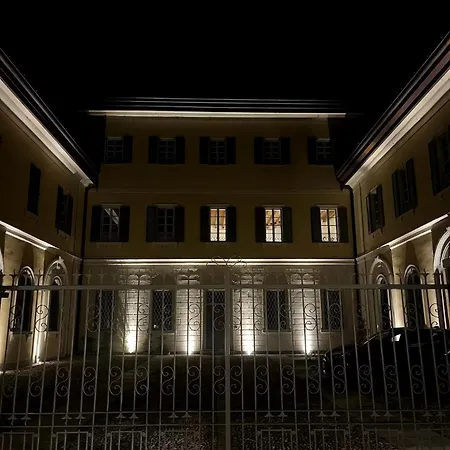 Luca's Luxury Flat In Palazzo Diaz-private Parking-fee Daire Como