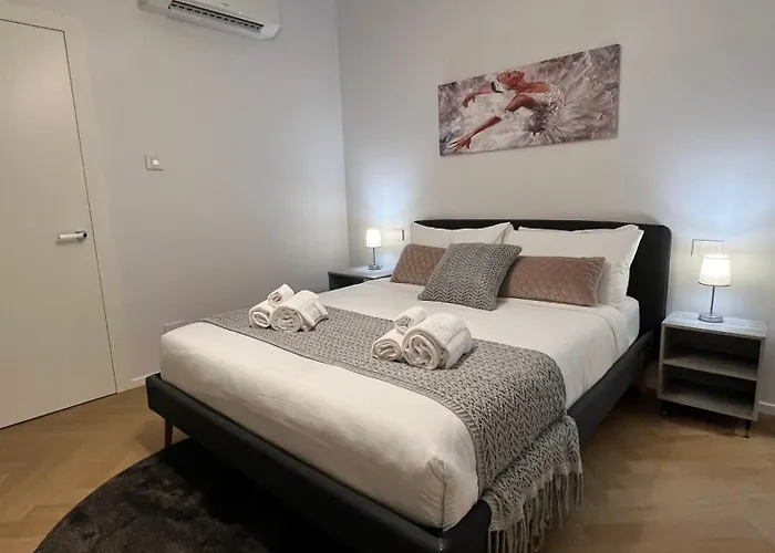 Luca's Luxury Flat In Palazzo Diaz-private Parking-fee Daire Como