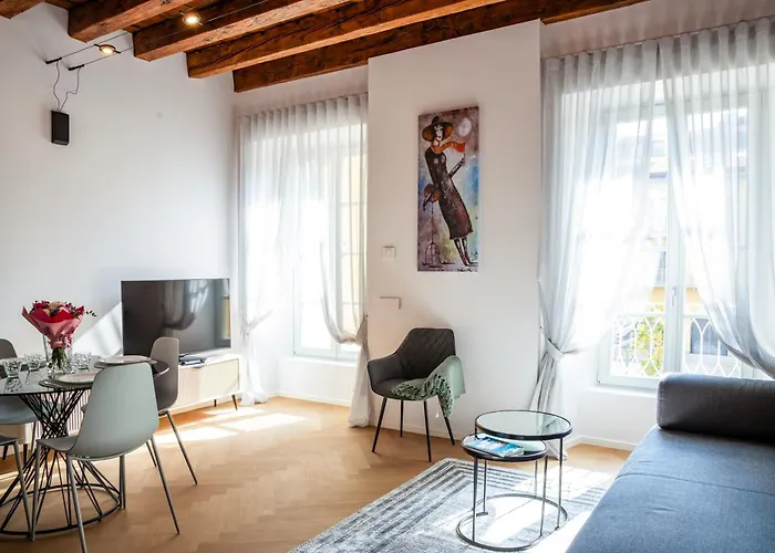 Luca's Luxury Flat In Palazzo Diaz-private Parking-fee Daire